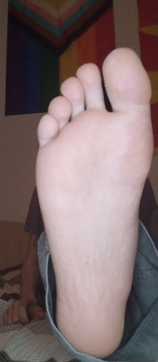 chillm4ster's tweet photo. #feet #boyfeet #malefeet #teen #footfetish #gay #soles #toes #master #slave #dom #sub #cashmaster #paypig #footslave #eu43 https://t.co/hJ4KTpzjI9