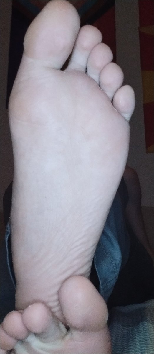 chillm4ster's tweet photo. #feet #boyfeet #malefeet #teen #footfetish #gay #soles #toes #master #slave #dom #sub #cashmaster #paypig #footslave #eu43 https://t.co/hJ4KTpzjI9