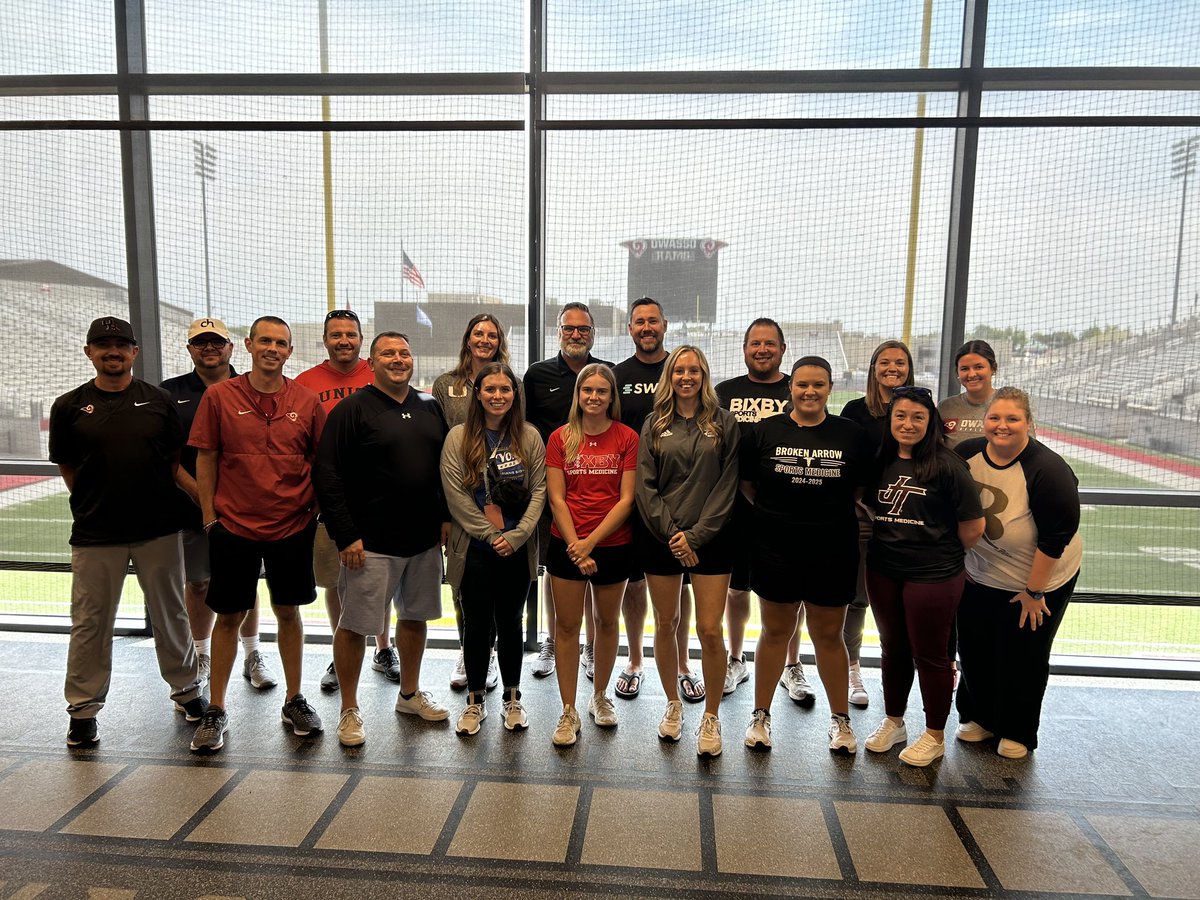 owassosportsmed's tweet image. 1st annual @SwayMedical update with @caseypaulkATC and Emergency Equipment refresher with @jaclynarduini from @OSUMedicine is in the books!  Increasing our readiness in collaboration with area schools is crucial to keeping all of our athletes safe. 💪🏼 #AT4ALL #RamPride 🐏