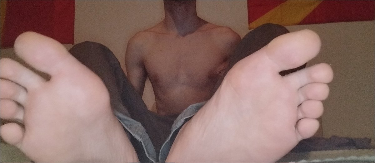 chillm4ster's tweet photo. #teenmaster #teen #master #feet #boyfeet #malefeet #gay #slave #dom #sub #footslave #soles #toes #eu43 #paypigs https://t.co/7ZNHZG6qXc