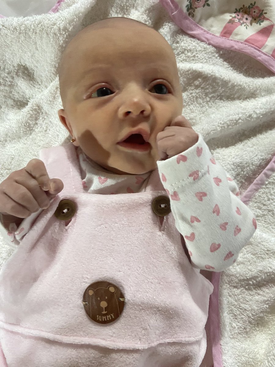 juliacorsi2002's tweet photo. La bebé más hermosa es mi ahijada https://t.co/16ihufzRsj