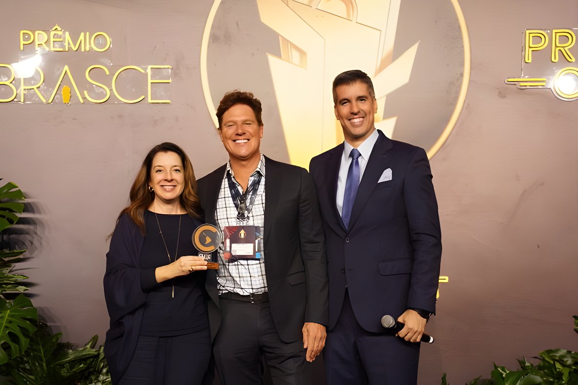 Looking back at this proud moment at the CLICC awards! 🏆 Our team's dedication to innovative and sustainable design for Parque Fabricato has been recognized. Here's to shaping a better future together.  #DesignInnovation  #ArchitecturalAwards  #DesignExcellence #CLICCAwards2024
