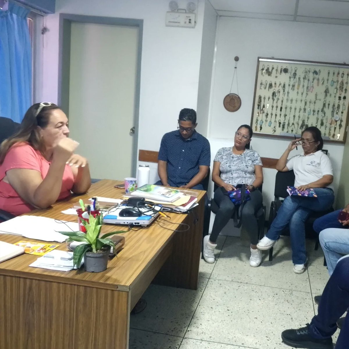 La directIva administrativa y asistencial  junto a los coordinadores de cada departamento de la <a href="/IPASME_PF/">IPASME Punto Fijo</a>
realizaron mesa de trabajo para tratar asuntos de interés institucional en pro de los afiliados y beneficiarios. 
#PuebloSonrienteYEnPaz
<a href="/NicolasMaduro/">Nicolás Maduro</a>
<a href="/_LaAvanzadora/">Yelitze Santaella</a>