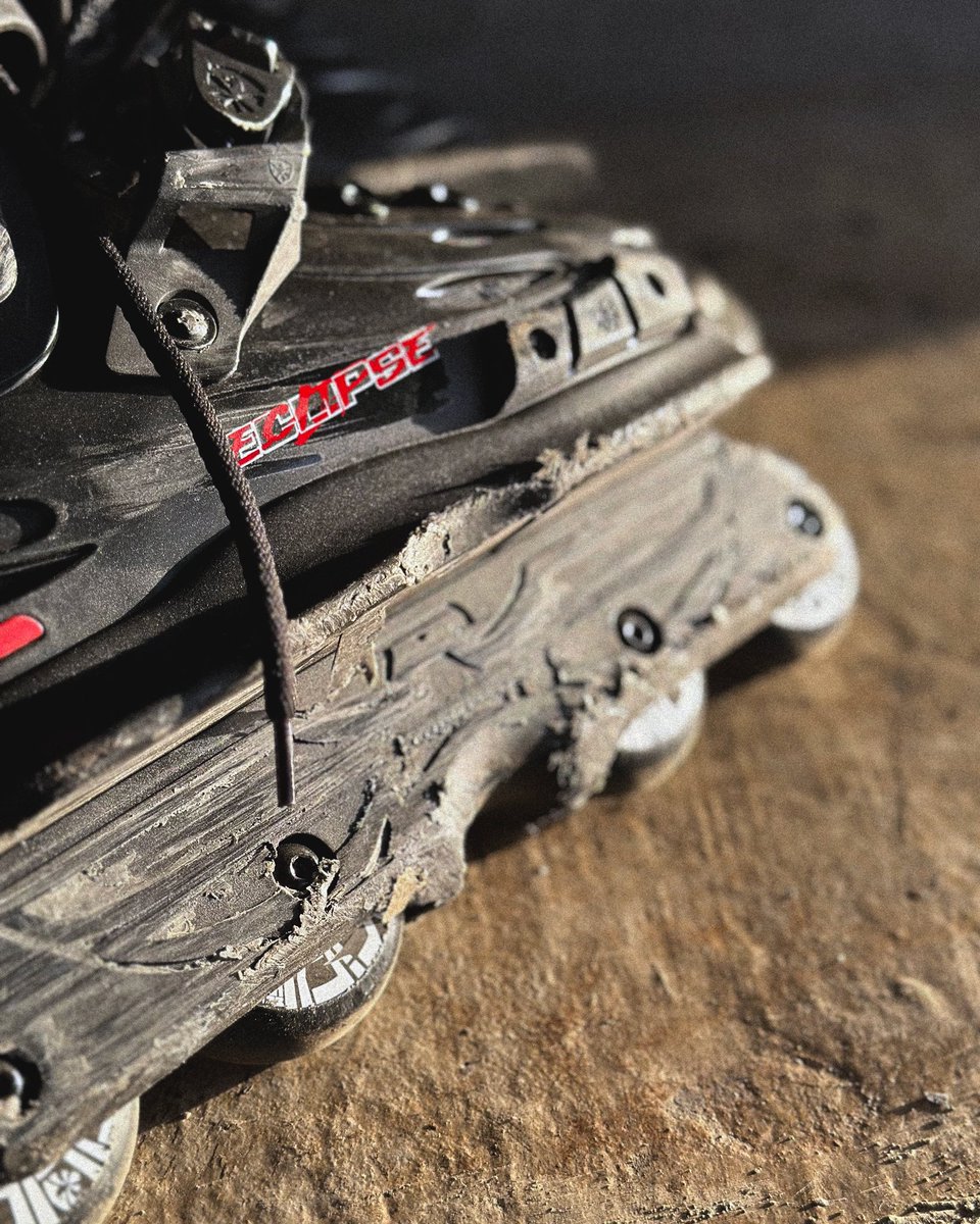 Turn any Flying Eagle FALCON, ECLIPSE or ORIGAMI boots into aggressive skates with the Enkidu Soulplate and UFS frames fitting up to 4x66mm wheels. A perfect setup to learn your first tricks at the skatepark either it is carving bowls or sliding rails.

#FlyingEagleSkates