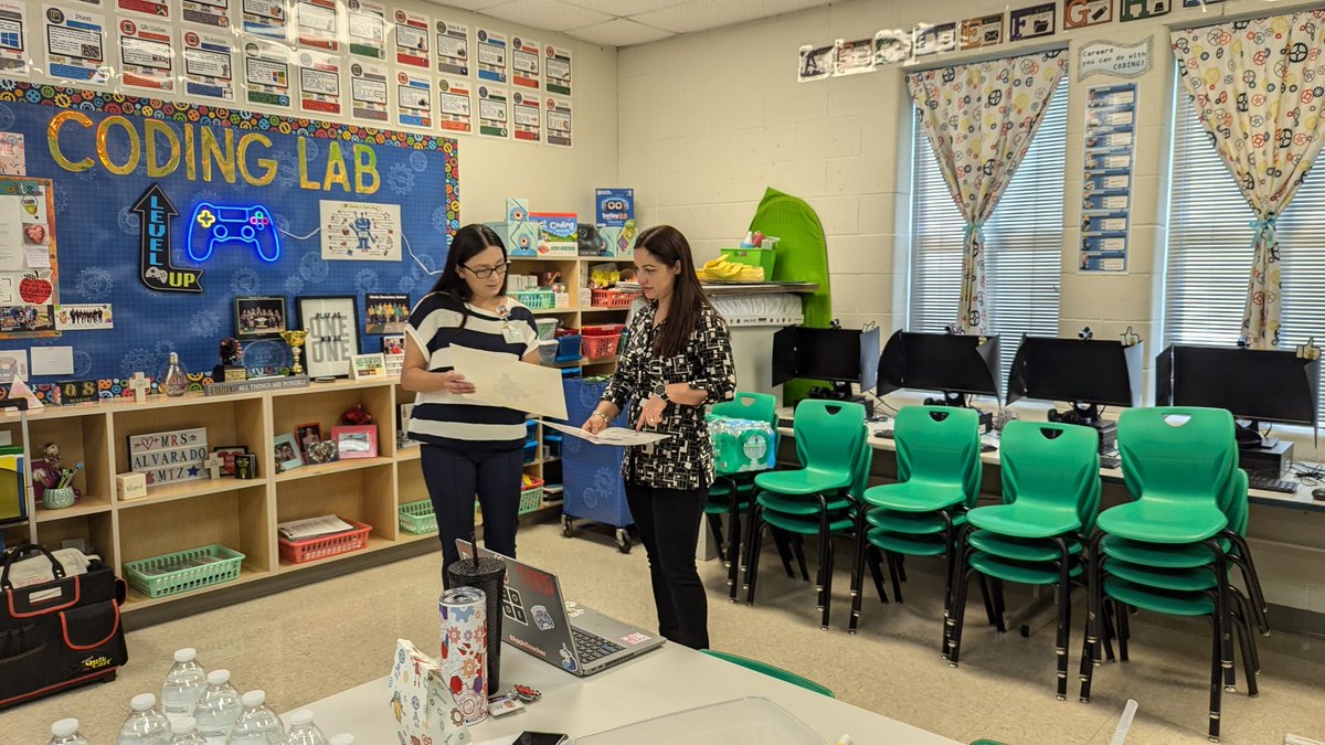 Ocelotscode's tweet image. 🤓🤖We had a very productive 2 days of team learning and planning! We can&apos;t wait to get our little coders back into the Coding Lab to engage them in everything we have planned for them! 

Thank you @vlondrie for stopping by to visit us! #LosFresnosCodes #CodingTheFutureAtLF