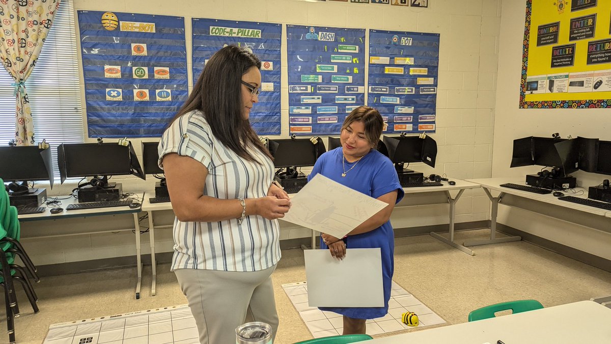 Ocelotscode's tweet image. 🤓🤖We had a very productive 2 days of team learning and planning! We can&apos;t wait to get our little coders back into the Coding Lab to engage them in everything we have planned for them! 

Thank you @vlondrie for stopping by to visit us! #LosFresnosCodes #CodingTheFutureAtLF