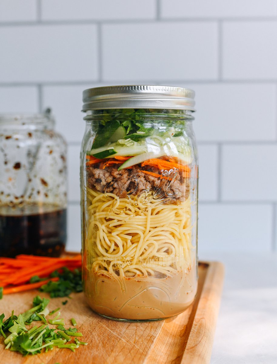melyataste's tweet photo. Cold Noodles: Mason Jar Meal Prep! #melyataste https://t.co/jae4SW5jxB https://t.co/jD9fUJwn1v