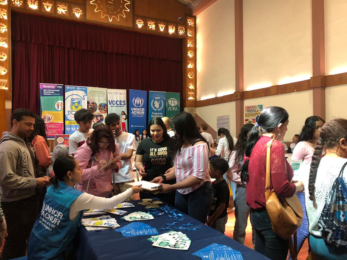 ACNUREcuador's tweet photo. En #Cuenca participamos en una feria de socialización de servicios organizada por @coopi.

¡70 familias obtuvieron información de acceso a servicios básicos y rutas de protección! https://t.co/qEviM1JQww