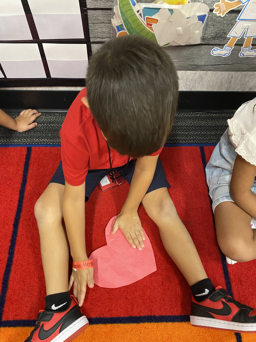 WikMrs's tweet photo. Our first day together was filled with lots of routines and rules! So glad we had time to read “A Wrinkled Heart”, and discuss how words and actions leave permanent lines on our hearts forever ❤️‍🩹
Glad my friends could see why we should always choose to be kind🫶
@chavez_leisd https://t.co/c1LypErDsV