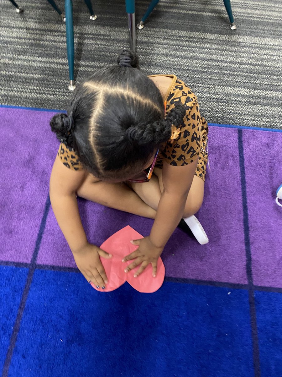 WikMrs's tweet photo. Our first day together was filled with lots of routines and rules! So glad we had time to read “A Wrinkled Heart”, and discuss how words and actions leave permanent lines on our hearts forever ❤️‍🩹
Glad my friends could see why we should always choose to be kind🫶
@chavez_leisd https://t.co/c1LypErDsV