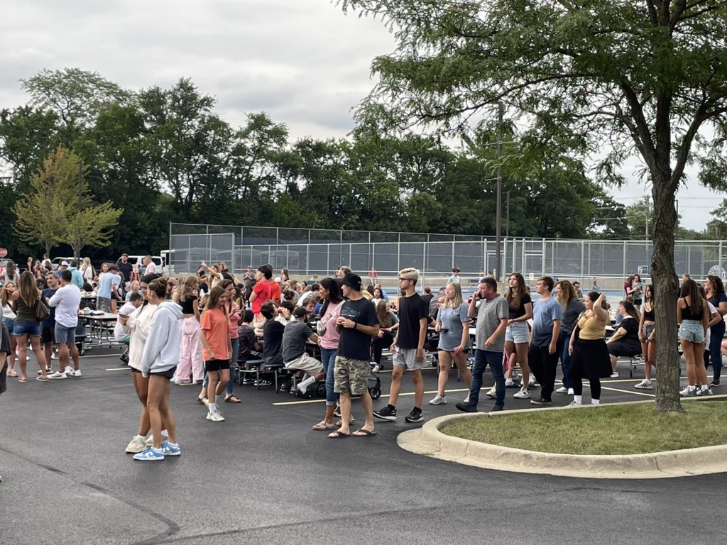 LPLancers's tweet photo. Happening now at East Campus, #WeAreLakePark welcomes the Class of 2028 at the Freshman Family BBQ! Festivities for students & parents are underway! Join us for food, a spirit assembly, and an Athletics & Activities Fair for our newest @LPLancers. #ILBacktoSchool https://t.co/yvFH1IaBs5