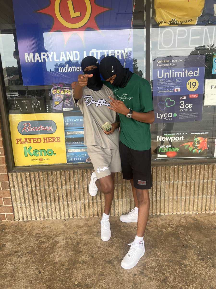 📲🍭 tweet media