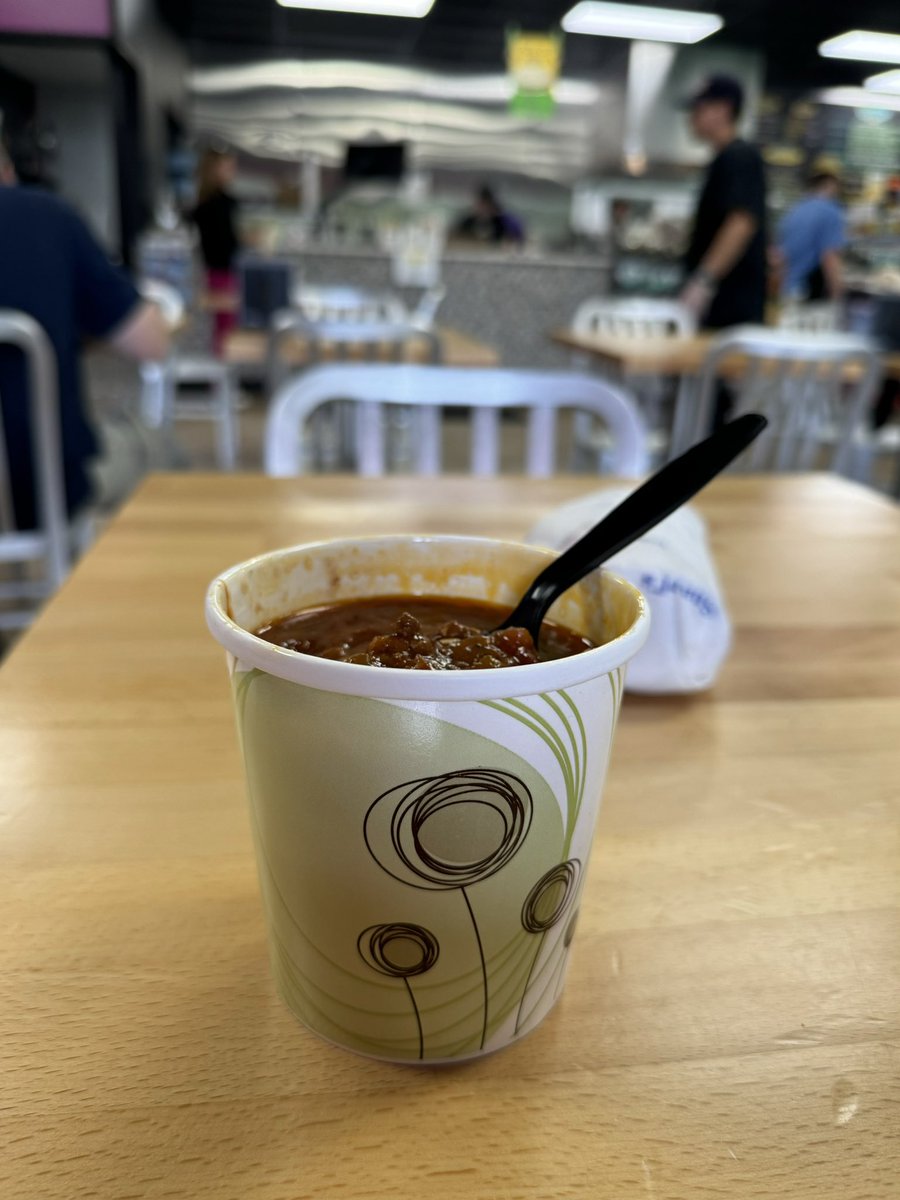 ChrisMichaels19's tweet photo. Accidentally paid $7.20 for a ‘bowl’ of chili yesterday at #Snarfs. Good god, where do they get off? Hopefully not in my chili… 🤔 https://t.co/AWlDoVfciR