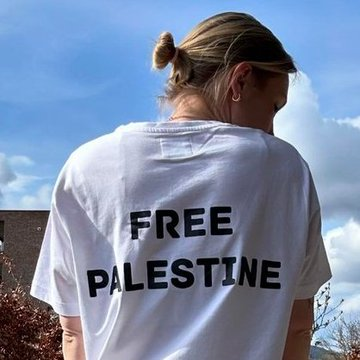 SaraReyi's tweet photo. Would you wear this shirt? https://t.co/LmadCVFEZM