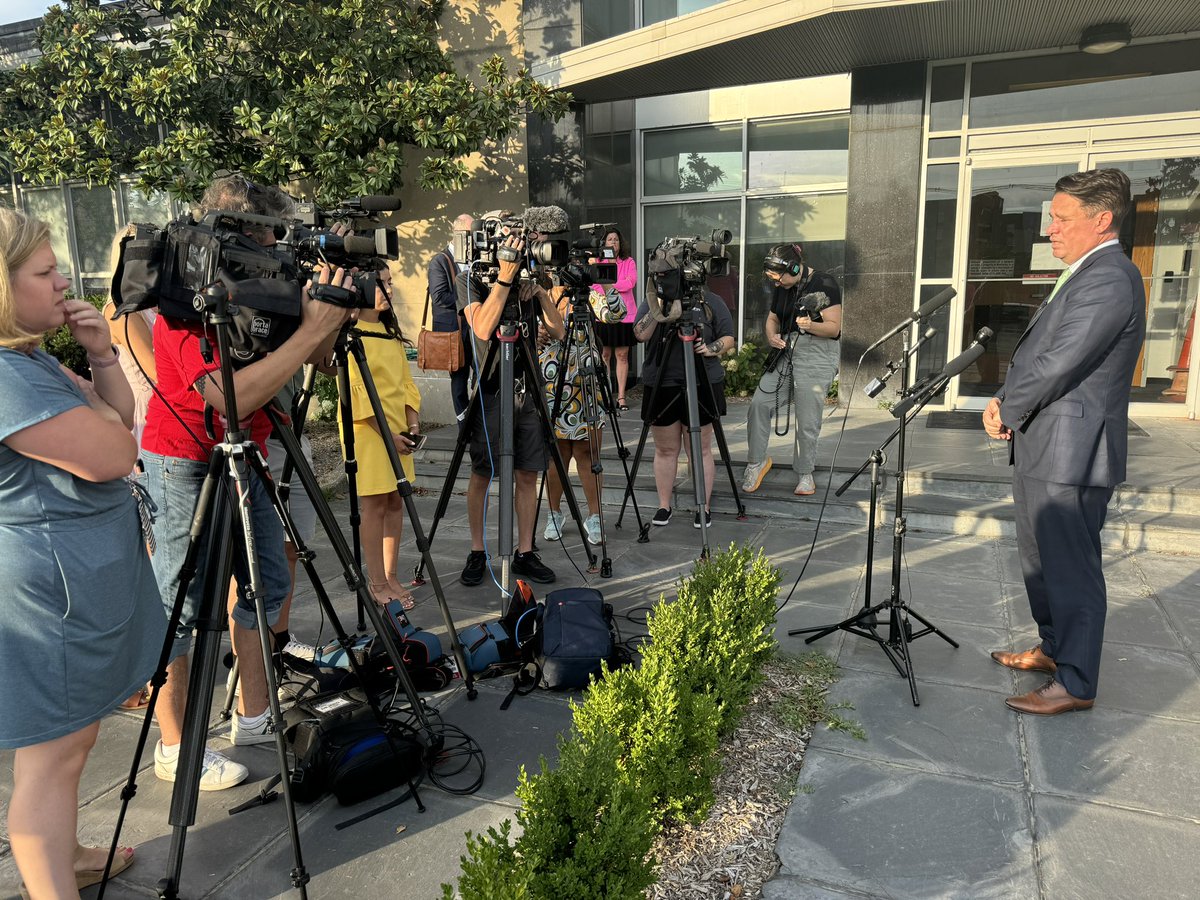 All <a href="/JCPSKY/">JCPS</a> bus riders were dropped off by 7 tonight. 98% were dropped off before 6:30pm. #JCPSFirstDay24