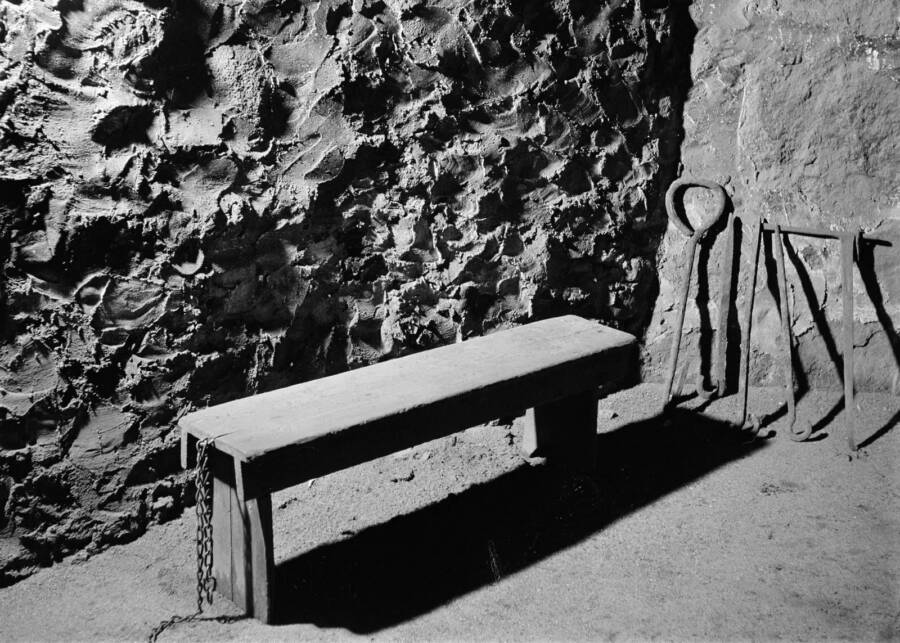 timecaptales's tweet image. 4. Jail cell used during the Salem Witch Trials in the 1690s