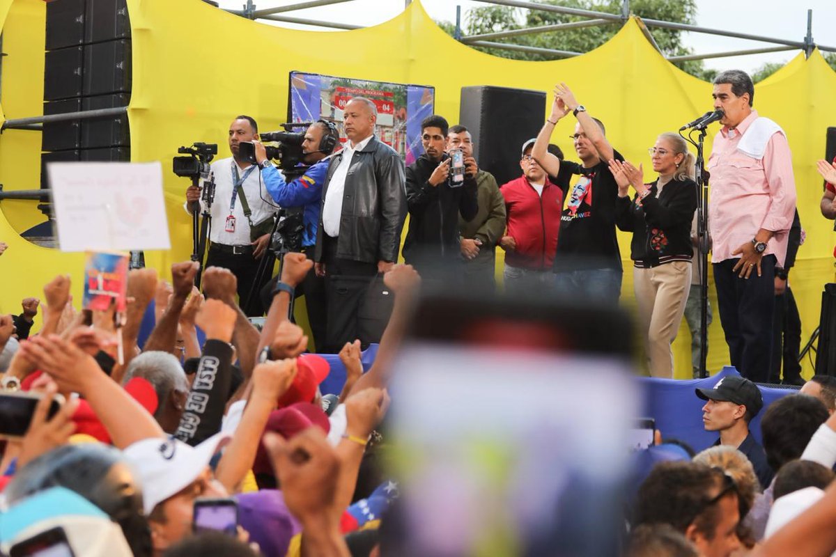 🔴 ÚLTIMA HORA | Presidente <a href="/NicolasMaduro/">Nicolás Maduro</a> informó que ha firmado un punto de cuenta con la propuesta hecha por Conatel, organismo regulador que "ha decidido sacar de circulación la red social X, durante diez días, para que ellos presenten sus recaudos.