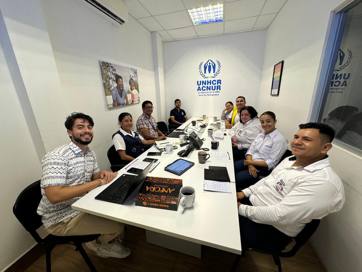 Sebastian_Roa_'s tweet photo. El #ComiteCiudadesSolidarias de @MuniEsquipulas reunido para discutir los próximos pasos de un trabajo conjunto alrededor de la integración de personas refugiadas y creación de procesos comunitarios  🤝🏾🤝🏾

Se vienen muchas cosas buenas 💪🏽💪🏽💙💙 https://t.co/h7rYOcWdgF