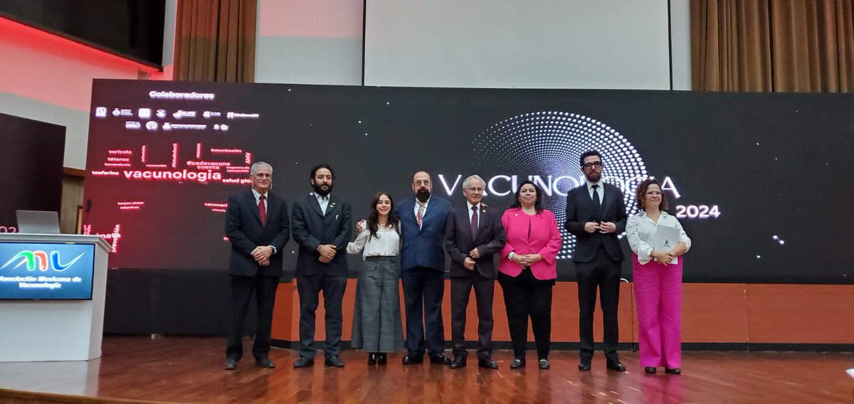 Pacto1aInfancia's tweet photo. El trabajo de la Asociación Mexicana de Vacunología @vacunologia es crítico para lograr la Meta 4 del @Pacto1aInfancia: lograr que 90% de niñas y niños de 1 y 2 años 👶💉 reciban todas las vacunas que les corresponden. 

#Vacunlogía2024 https://t.co/XLBqmRg1HL