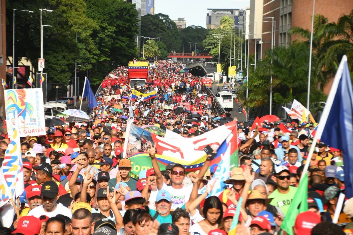 Comunas y Movimientos Sociales marchan en defensa de la victoria del presidente Nicolás Maduro
lc.cx/l1YUFE