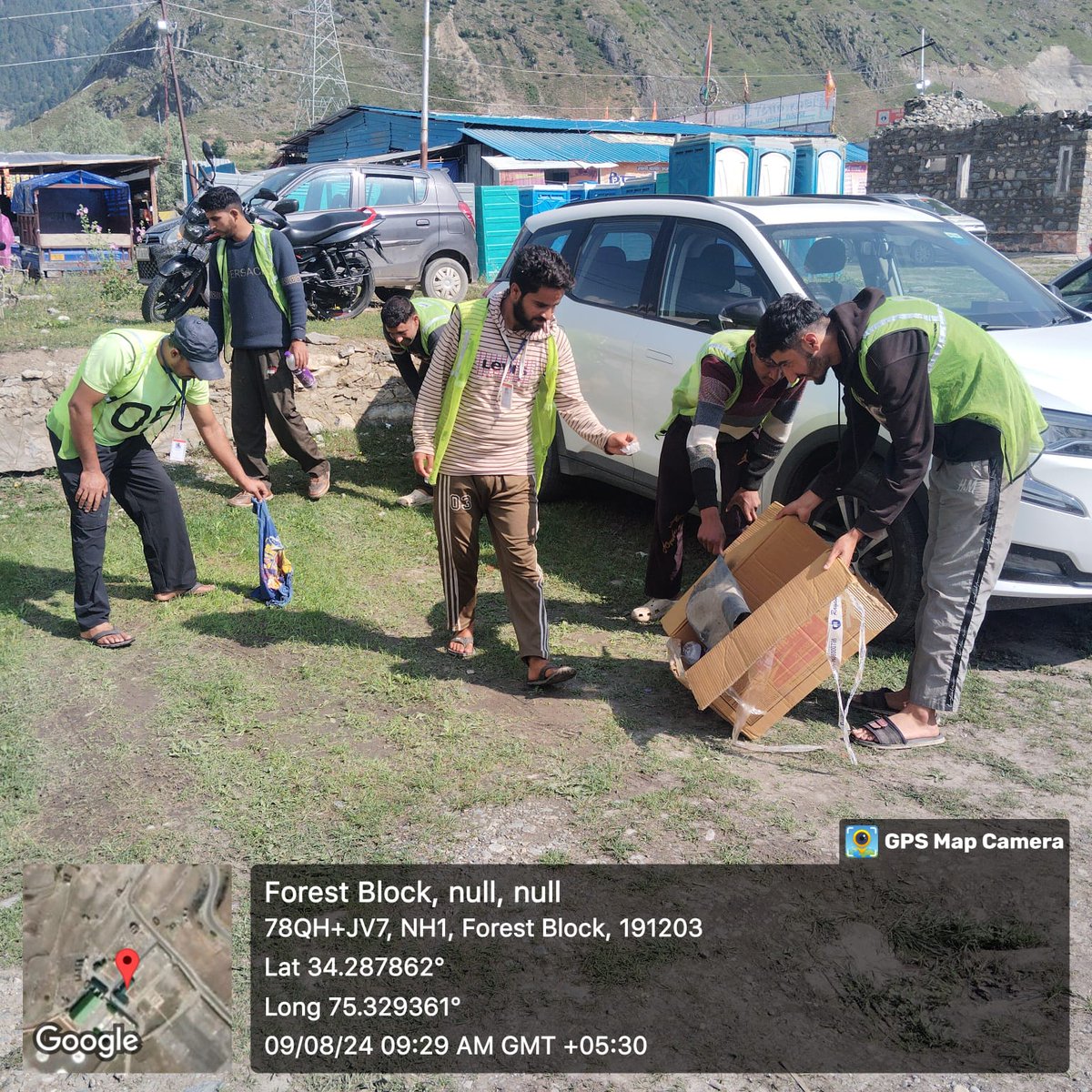 Urbanenviroltd's tweet photo. Sanitation activities at Neelgrath by team Urban Enviro Waste Management Ltd to ensure sustainable sanitation for SANJY-2024.
#AmarnathYatra 
#Swachhata 
#SwachhBharat 
@Urbanenviroltd https://t.co/yhAnBu0OSp