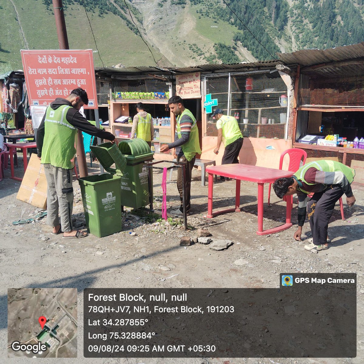 Urbanenviroltd's tweet photo. Sanitation activities at Neelgrath by team Urban Enviro Waste Management Ltd to ensure sustainable sanitation for SANJY-2024.
#AmarnathYatra 
#Swachhata 
#SwachhBharat 
@Urbanenviroltd https://t.co/yhAnBu0OSp
