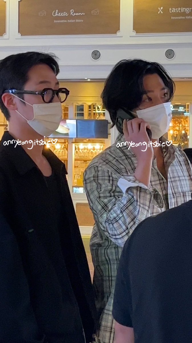 240808 Land of Happiness VIP Premiere

Aku uda dapet ijin temenku buat upload fotonyaaa!!! Nih pas #LeeJaeWook lagi barengan #Rowoon 🫶🏻🩷 Aku bilang jadi pengen rewatch extraordinary you deh 🥹🥹🥹🥹

#로운 #이재욱