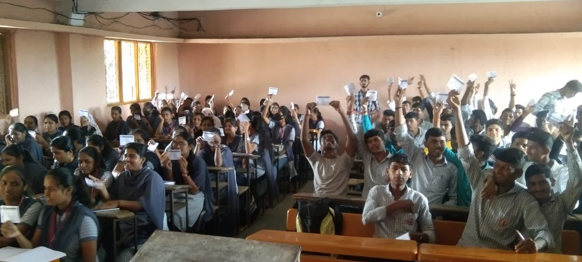 AbvpDeogiri's tweet photo. अखिल भारतीय विद्यार्थी परिषद,आष्टी शाखेच्या वतीने ॲड. बी.डी. हंबर्डे महाविद्यालय येथे सदस्यता अभियान राबविण्यात आले. यावेळी शहरमंत्री सागर तोडकर, बीड जिल्हा संयोजक बळीराम सानप व अभाविप कार्यकर्ते उपस्थित होते. यावेळी सदस्यता अभियानास विद्यार्थ्यांचा उत्स्फूर्त प्रतिसाद मिळाला.
.
.
.
.
.#ABVPASHTI #ABVPBEED 
 #ABVPDEOGIRI #ABVPVOICE #MEMBERSHIPEDRIVE #JOINABVP #ABVP76