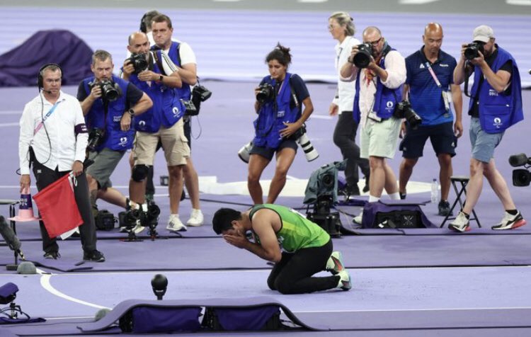 Finally a Great News!!
This man had no coaching, no platform, no support, if anything, it was his passion ,determination and struggle of years, and all the credit goes to him alone.
The Man, The Myth , The Legend👑 #OlympicGames #ArshadNadeem #OlimpiadasParis2024