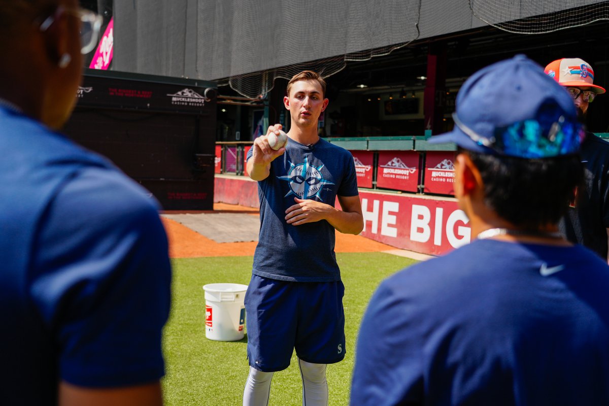 Mariners's tweet photo. .@gkirb98 invited players from WA &amp; OR for our Nike @MLBRBI Pitchers and Catchers Report at the ballpark today.

The fun started with a Q&amp;A session and clubhouse tour from Mariners HOFer Dan Wilson and ended with a bullpen session and gear provided from Nike RBI 💙 https://t.co/TpsJHeI8mW