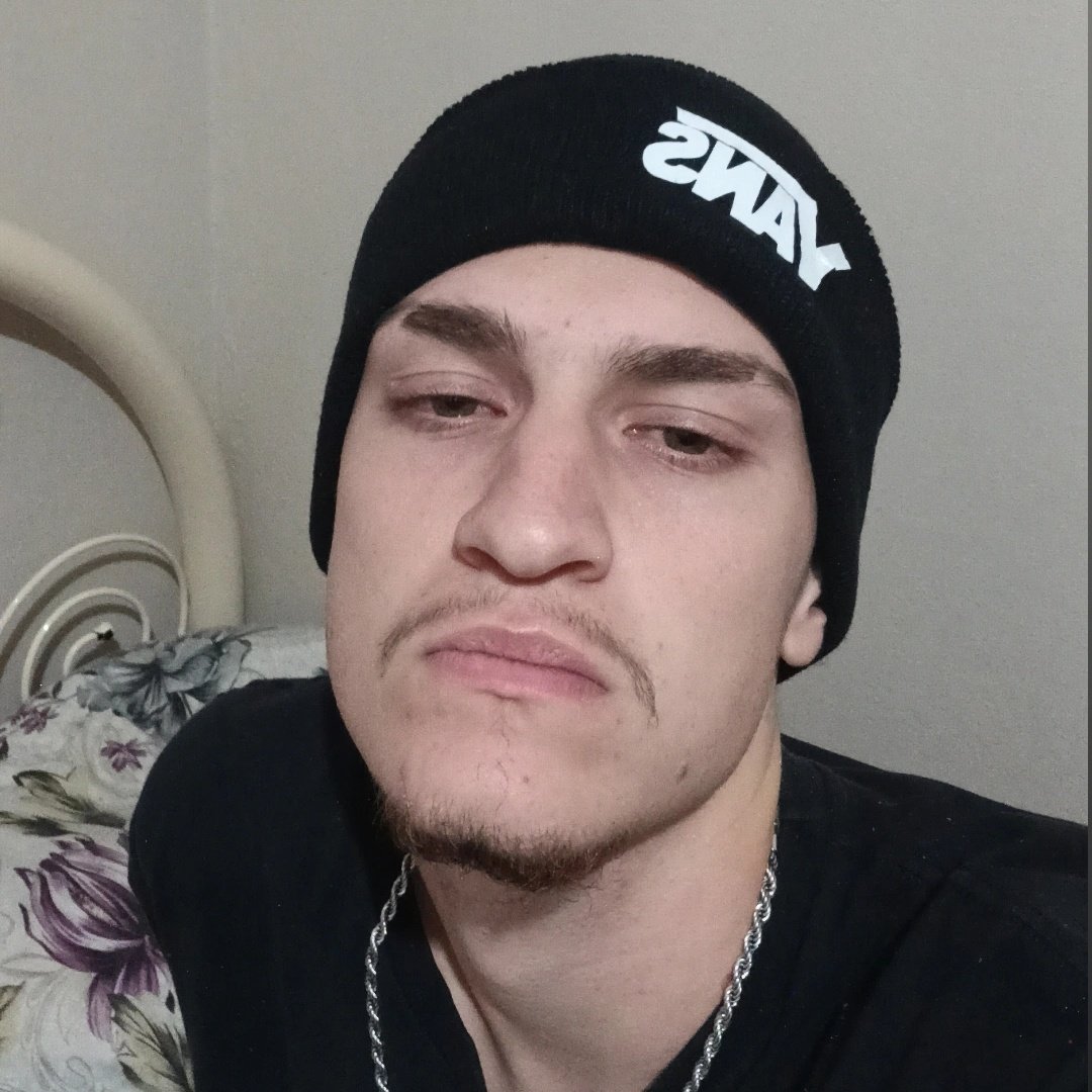 Junimreg's tweet photo. #NewProfilePic vou tentar usar essa rede de novo https://t.co/19lWTaWtOV