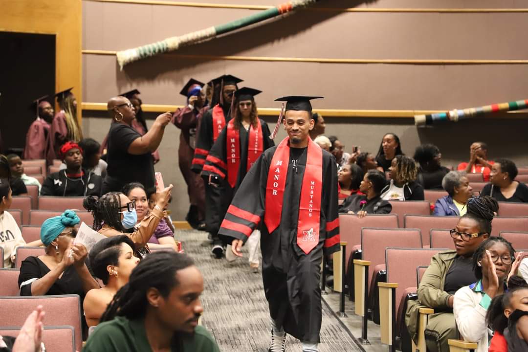 PortsVASchools's tweet photo. Tonight we were excited to honor our summer school graduates! Congratuations to the newest members of the Class of 2024! #CaPPSandGowns #PPSShines @ManorHS757 @ICNorcomHigh @GoCHSTruckers https://t.co/Tdmc0sLPdt