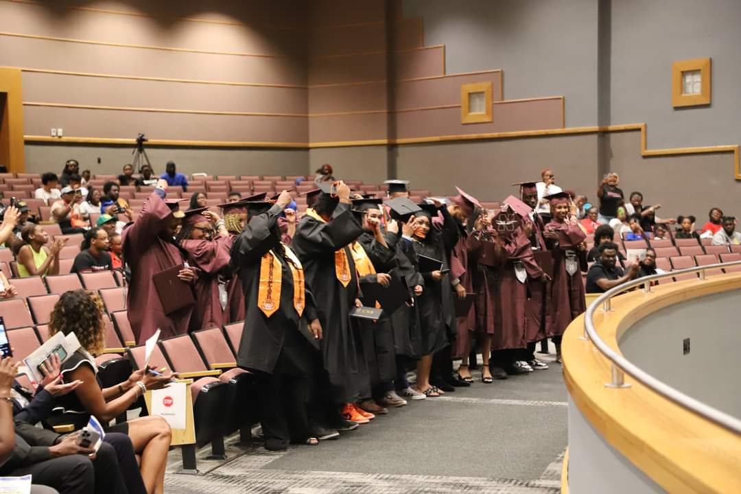 PortsVASchools's tweet photo. Tonight we were excited to honor our summer school graduates! Congratuations to the newest members of the Class of 2024! #CaPPSandGowns #PPSShines @ManorHS757 @ICNorcomHigh @GoCHSTruckers https://t.co/Tdmc0sLPdt