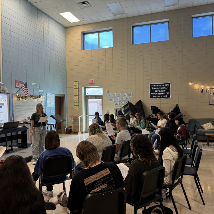 DWDanielHigh's tweet photo. Sophomore Class Meeting, ASL, science lab, and a trip to fine arts with chorus and theatre #day005 #oneDANIEL https://t.co/tC8K4cTzKD