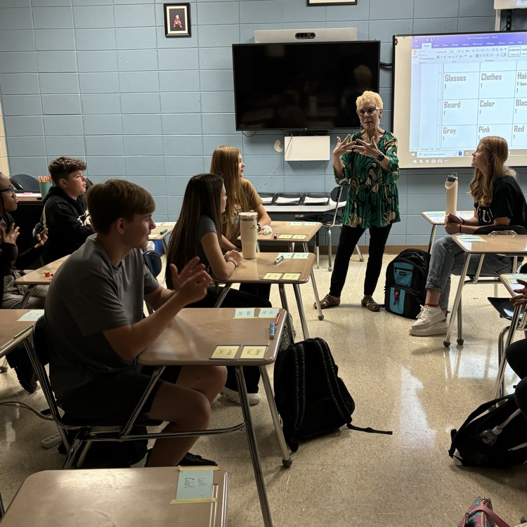 DWDanielHigh's tweet photo. Sophomore Class Meeting, ASL, science lab, and a trip to fine arts with chorus and theatre #day005 #oneDANIEL https://t.co/tC8K4cTzKD