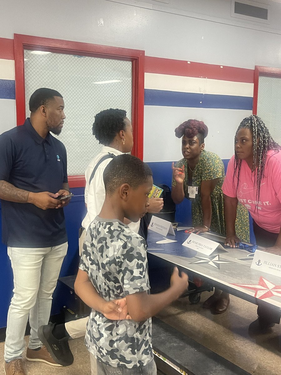 PaulRevereMS's tweet photo. What a fantastic event! Meet the Crew was amazing. We had over 400 families show up to learn about the Revere way! #sailingintosuccess @HISD_West @WestDivSuptHISD @educatorsimpact @MrsMNMoody https://t.co/opSc6e0QFb