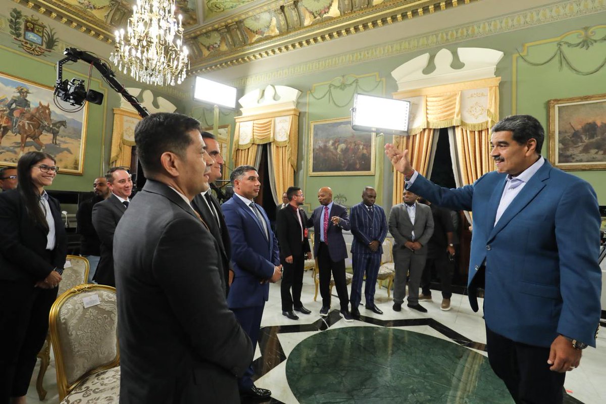 #Entérate📰Presidente <a href="/NicolasMaduro/">Nicolás Maduro</a> encabeza acto de firmas de acuerdos entre la Empresa Veneoranto Petroleum LTD, C.A. de la República Federal de Nigeria y el Ministerio del Poder Popular de Petróleo de la República Bolivariana de Venezuela, en el salón Sol del Perú, del