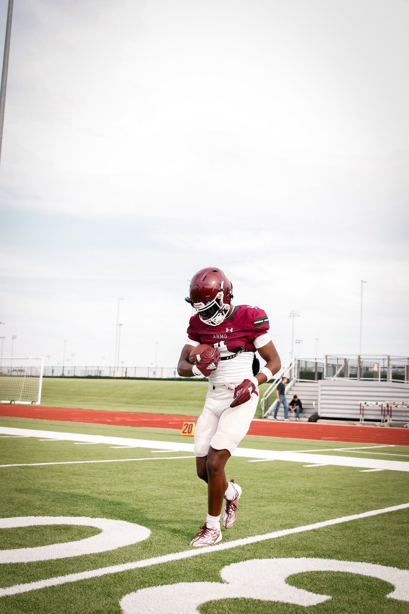 Sophomore Season⏳
Wide Receiver/ Safety 
6’0 170lbs
4.65  40⏱️
225 Bench
350 Squat
3.61 GPA
(4.7) weighted GPA
Offers: 0

Coming in with the mindset to exceed the expectations set by myself , coaches, and others around me. #Ahmo #classof27