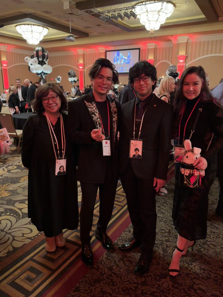 hine527's tweet photo. shin lim ご夫妻と
奥様は颯くんのパフォーマンスをみて
YUKI ! と、叫んだわ
と、言ってくださいました。
颯くんの先生の岩根さんの生徒だと
すぐわかったわ😊‼️
#O_HayateMagic
#magiclive
#MATjr
#MAT https://t.co/rmYA0aSiVT