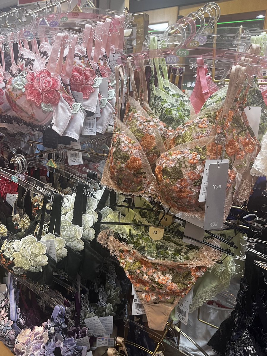 EMI85364141's tweet photo. 店頭にて夏のクリアランスセール♡開催中
第二弾のお品追加いたしました😍
#サルート
#サルートセール
#Salute
#サルート女子
#店舗限定
#クリアランスセール https://t.co/Vgd1o2itoW