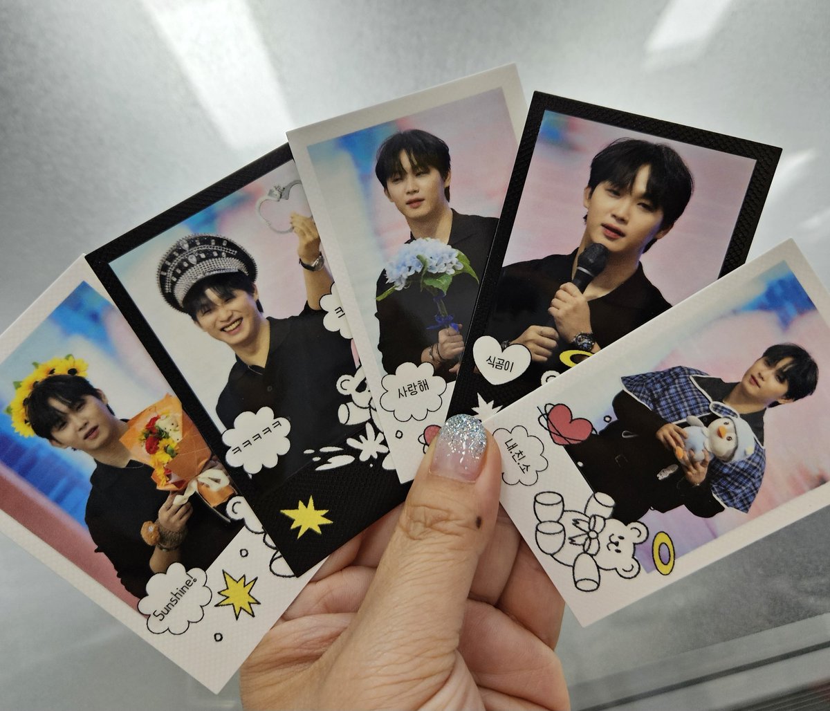 HS_CSmylove's tweet photo. 🐻 내일(10일) !!!  어썸스테이지 나눔 🐻
#임현식 #어썸스테이지 #비투비
현식이 거울과 핀버튼 그리고 폴라사진 도착😁   
✨️트친분들 rt 한번씩만 부탁드려요✨️
머리삔과 명찰 하고잇을께요 곰팅이를 찾아주세요🐻
ps : 날개사장님 뭘또 이렇게 챙겨주셧습니꽈 ㅋㅋ 고마워💙 @sub_hyeny https://t.co/hxYPoEvCo2