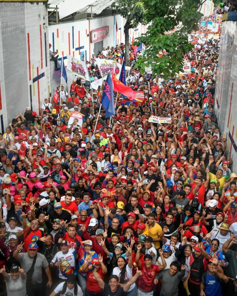 Nuestro Conductor de Victorias ha manifestado toda su confianza al Poder Comunal para hacerle frente al fascismo y los ataques cibernéticos. Además, se ha firmado un punto de cuenta para que Conatel saqué a la red social X por 10 días del país. ¡Basta de ataques!