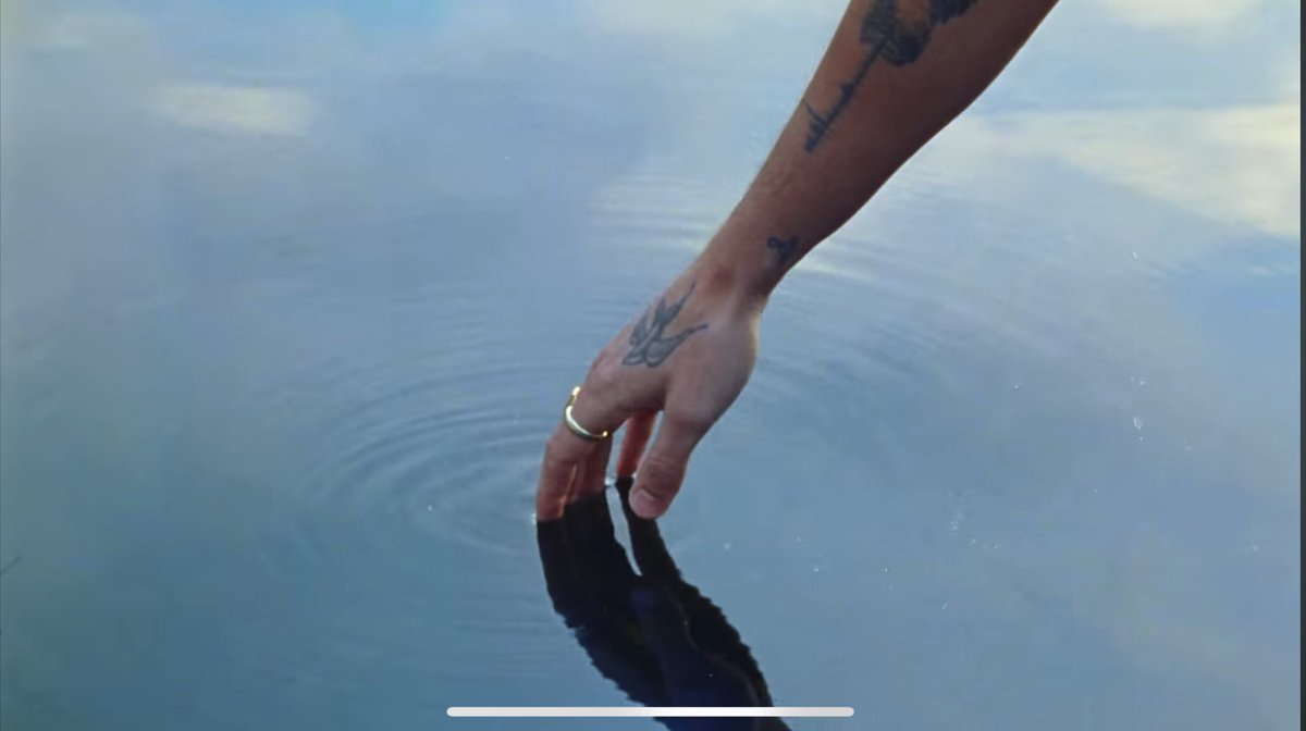 there are only two pairs of hands in this world I can recognize in a single glance. This is one of them. Immediate tears. We are sooo back baby!