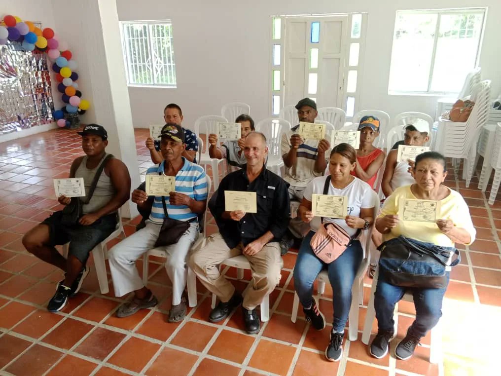 IntiOrtMiranda's tweet image. Miranda| 15 productores y productoras de la comunidad Yaguapita  Mcpio Acevedo, fueron certificados por el Gobierno Bolivariano,  luego de la capacitación del Plan Nacional de Formación para Regularización y Democratización de la Tierra con Vocación Agrícola.