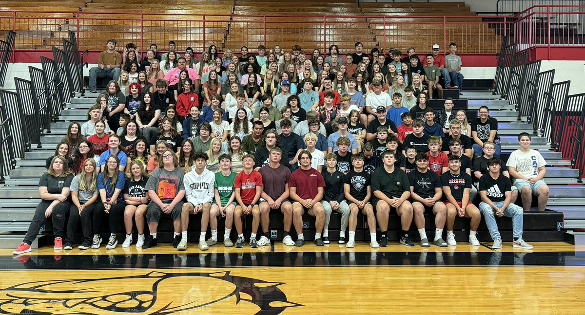 wrendilee's tweet photo. Busy day on Bulldog Lane- Freshman orientation, upperclassman schedule pick ups, and Meet the Bulldogs! Can’t wait to get this school year started 🐾 https://t.co/I6XTvKilVw