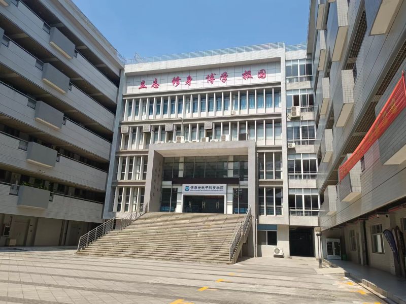 HirundoOptics's tweet photo. It’s been an incredible journey working alongside the talented several Ph.D.s and the #SouthChinaNormalUniversity Special Optical Fiber Research Center on this project and provide Multi-core optical fiber R&amp;D and cooperation. https://t.co/MxRIokMMtc