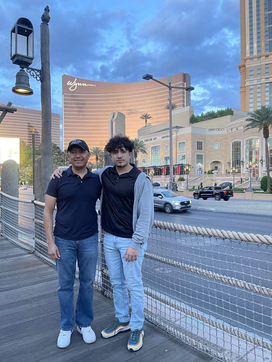 vidal_muniz's tweet image. Happy 22nd Birthday to my favorite traveling buddy, @josuemunizz #LasVegas #TheWynn
