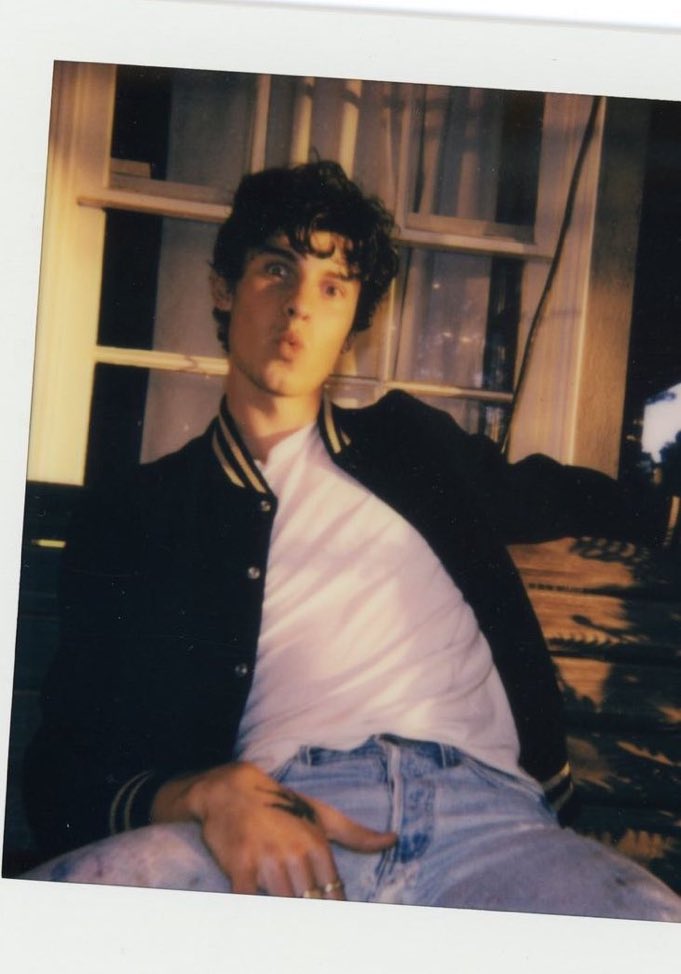 CADA FOTO ES MEJOR QUE LA ANTERIOR amo a los amigos de shawn por subir fotos tan iconicas