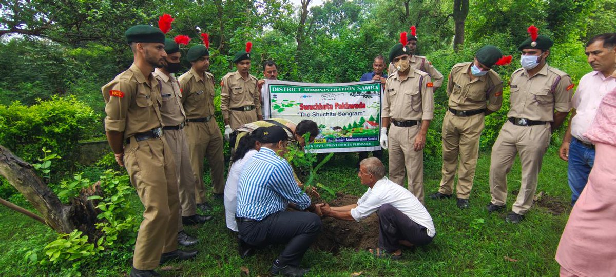NCCDteJKL's tweet photo. Glimpses of ongoing #plant4mother #एक_पेड़_माँ_के_नाम #OneCadetOneTree initiatives #treeplantation drives at Samba. Massive efforts are underway. This monsoon, witness nature flourish as we amplify our efforts, nurturing countless new trees into life. 🌧️🌳 #NCC #GreenIndia https://t.co/lBk7ev2wPw