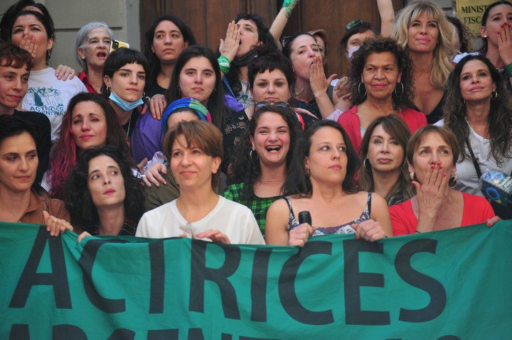 pablosgilesok's tweet photo. "Desaparecidas en Democracia"

#ColectivoDeActrices
#NiUnaMenos
#Alberto
#TamaraPettinato
#CasaRosada https://t.co/noM0jKugjf